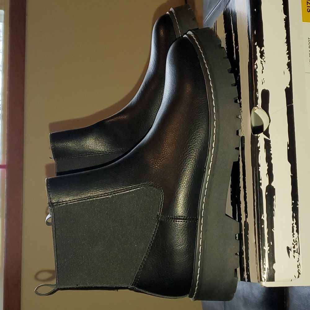 Boots sz 9
